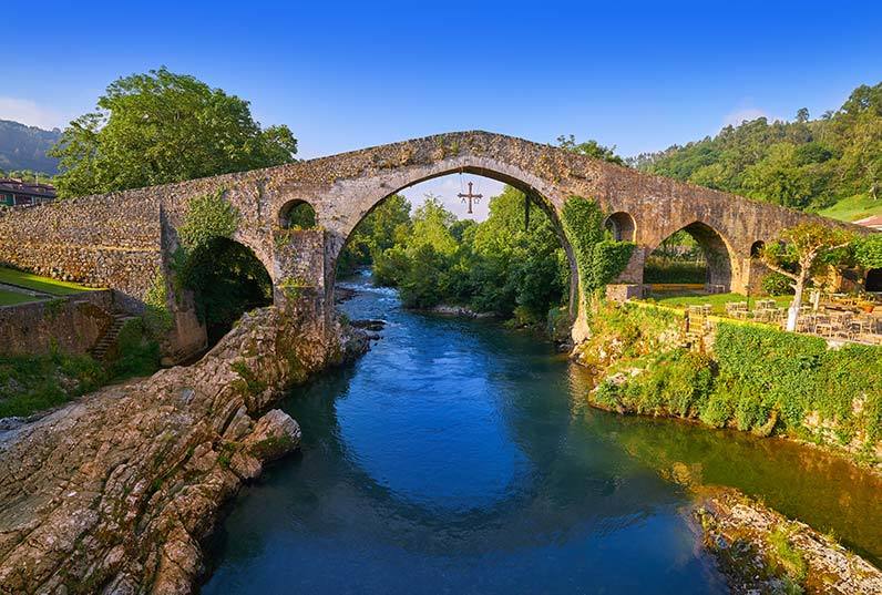 Place Puente Romano Cangas de Onís