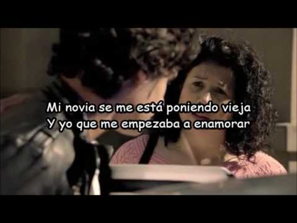 Canción Mi Novia Se Me Está Poniendo Vieja (feat. Carlos Varela) - Acústico