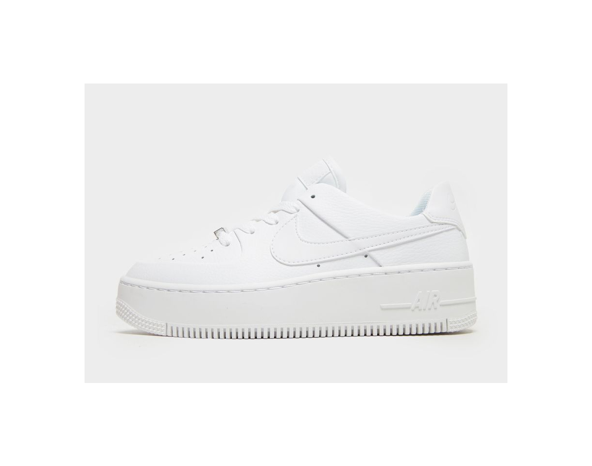 Compra Nike Air Force 1 Sage Low en Blanco