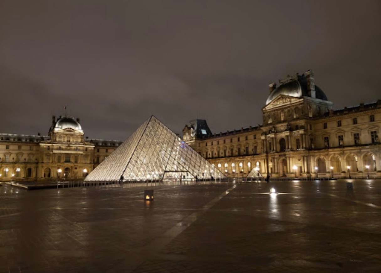 Place Museo del Louvre