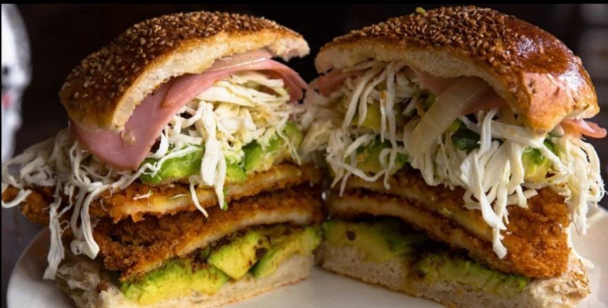 Social Cemitas poblanas con milanesa y pierna ahumada