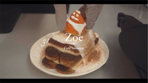 Strawberry Santa Tiramisu Is Crying,, | Snowing cafe & Zoe - YouTube