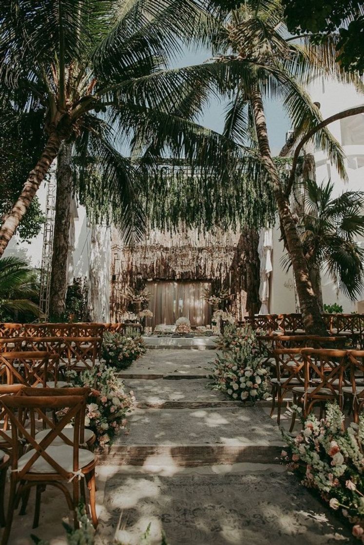 Moda Beautiful outside wedding day, at the beach 🏝 