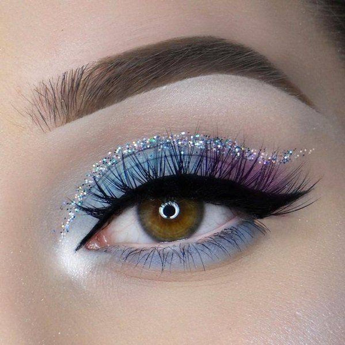 Fashion Inspiração make azul com glitter