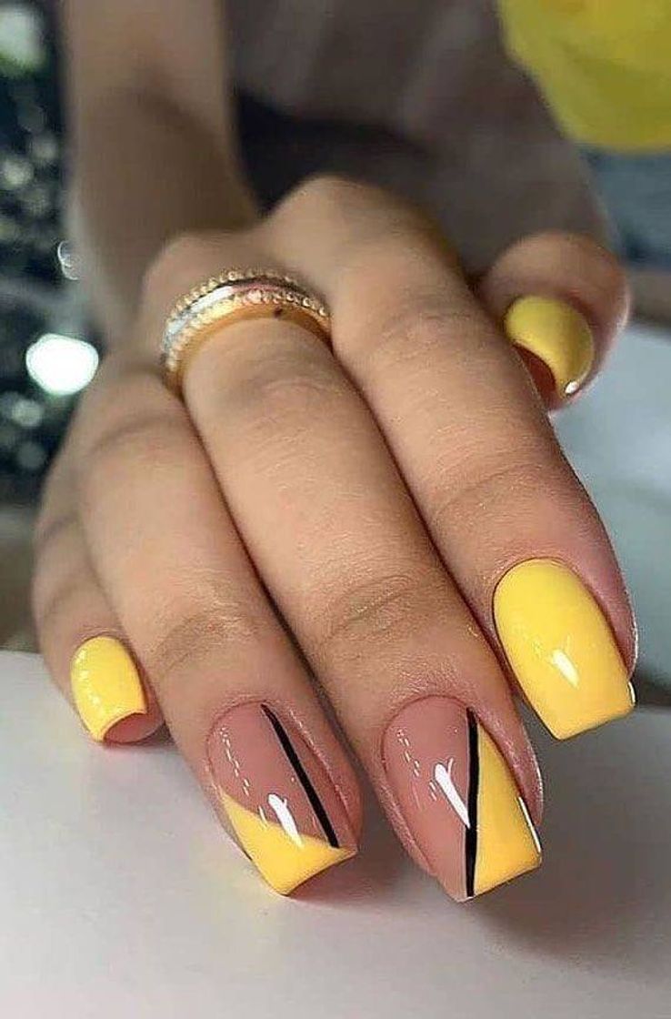 Fashion Un amarillo para el verano 💅🔥