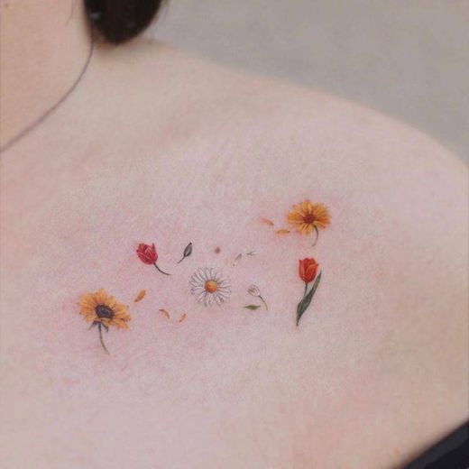 Tattoo de Flores Variadas 🌻