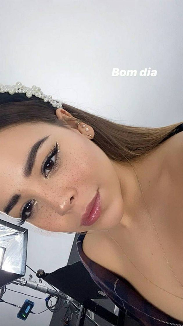 Social outlined and shine