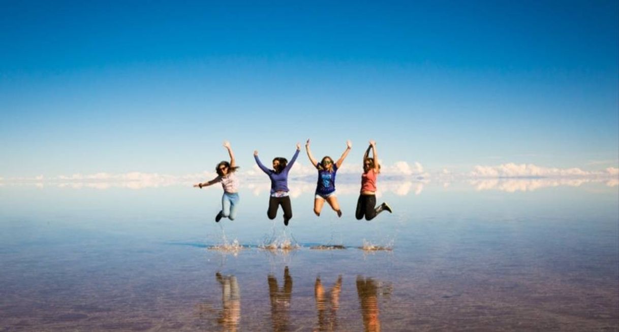 Place El Salar de Uyuni - El mayor desierto de sal en el mundo - YouTube