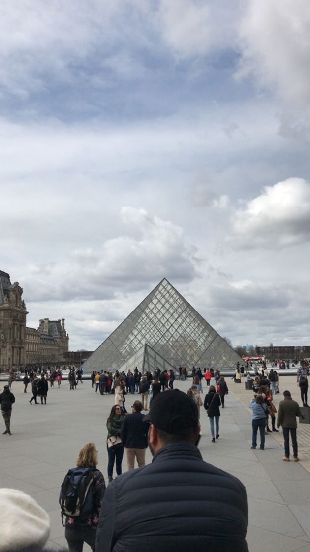 Place Museo del Louvre