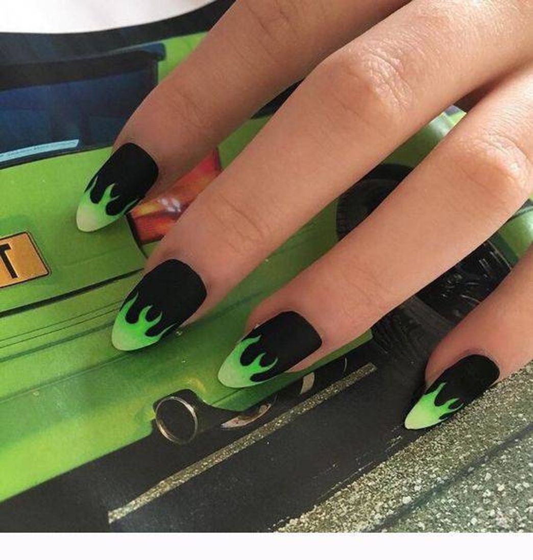 Moda Unhas com fogo verde