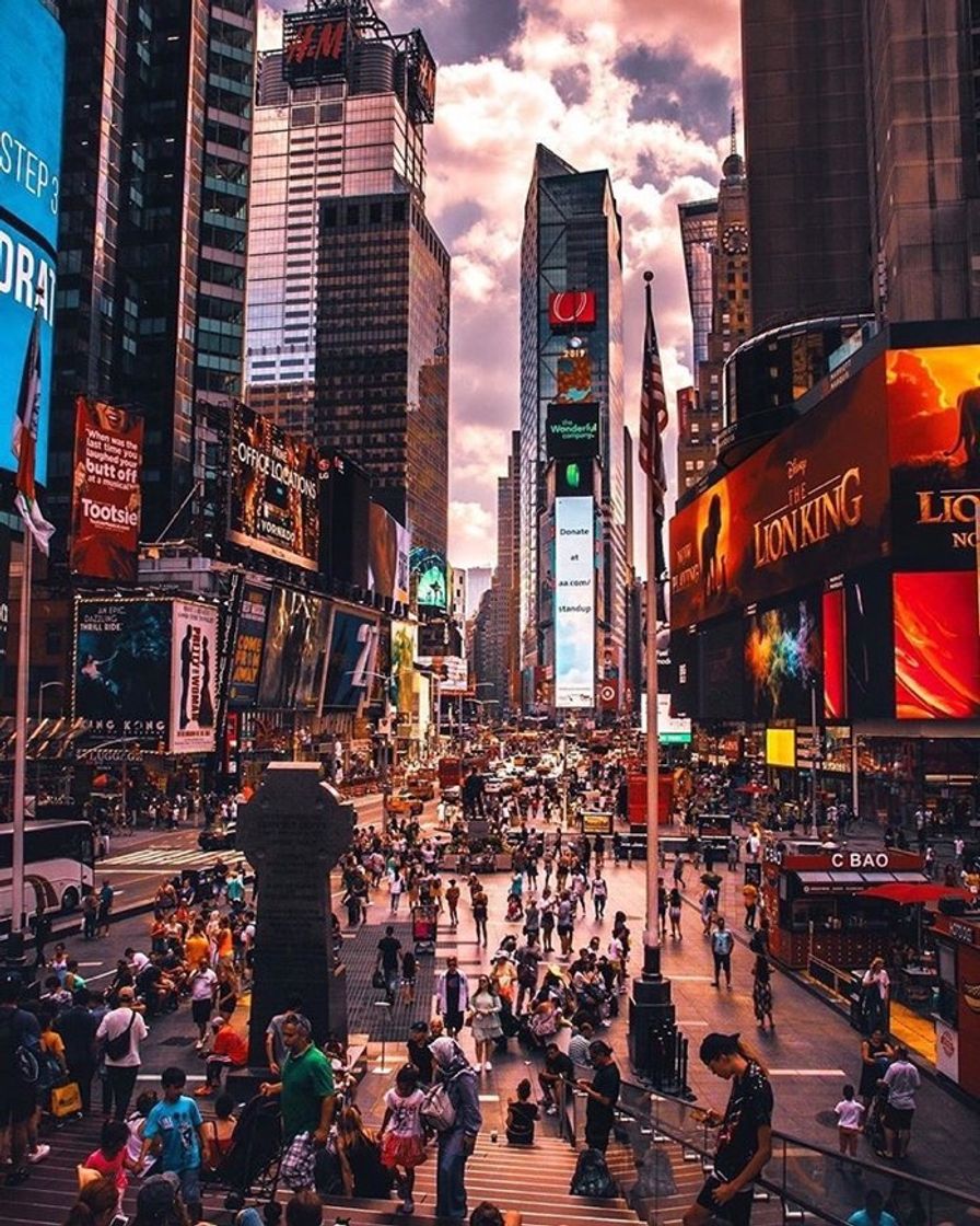 Social Times Square ✨