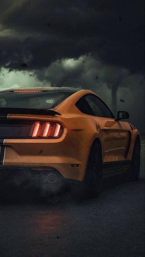 Mustang Amarelo