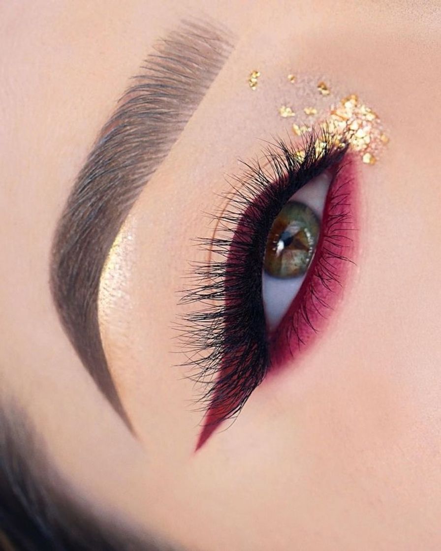 Social Red eyeliner + gold ✨ 