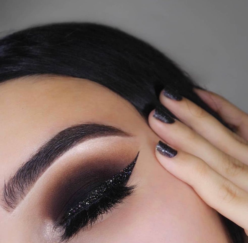 Social Glittery cat eye ✨