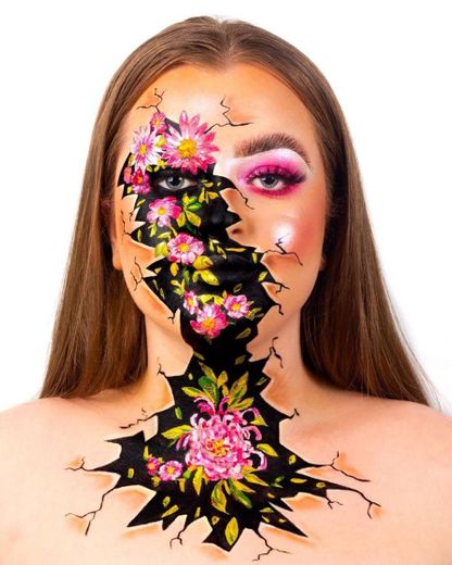 Maquiagem artística com flores