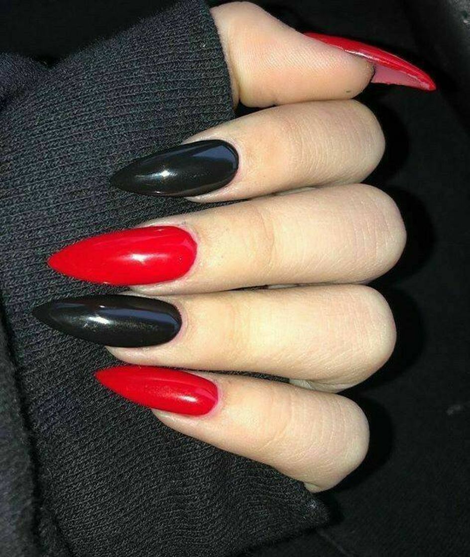 Moda unhas preto e vermelho