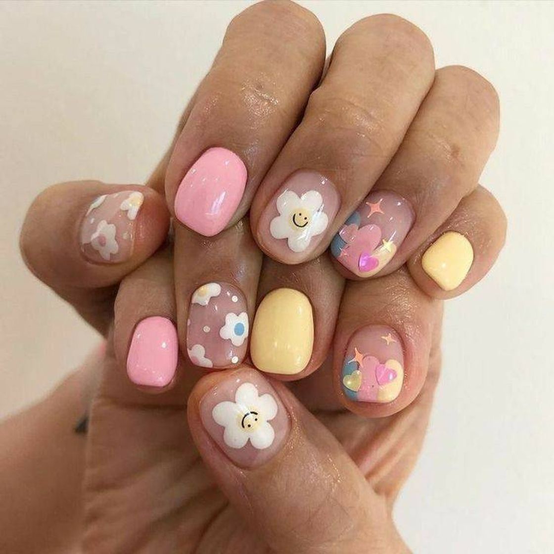 Social unhas rosa e amarelo 