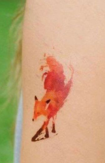 Tatuagem raposa sem contorno