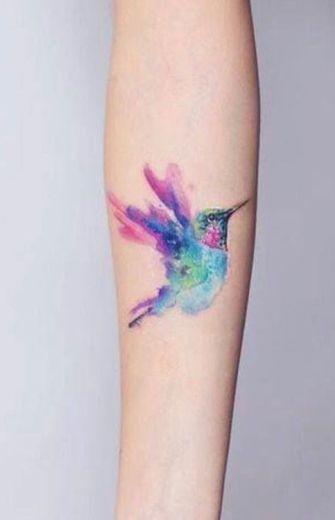 Tatuagem beija-flor sem contorno