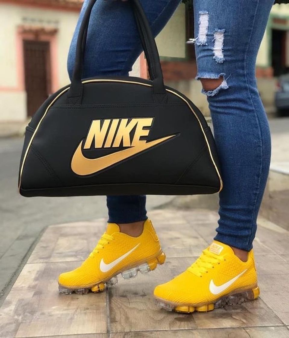 Moda Maleta deportiva con zapatillas Nike