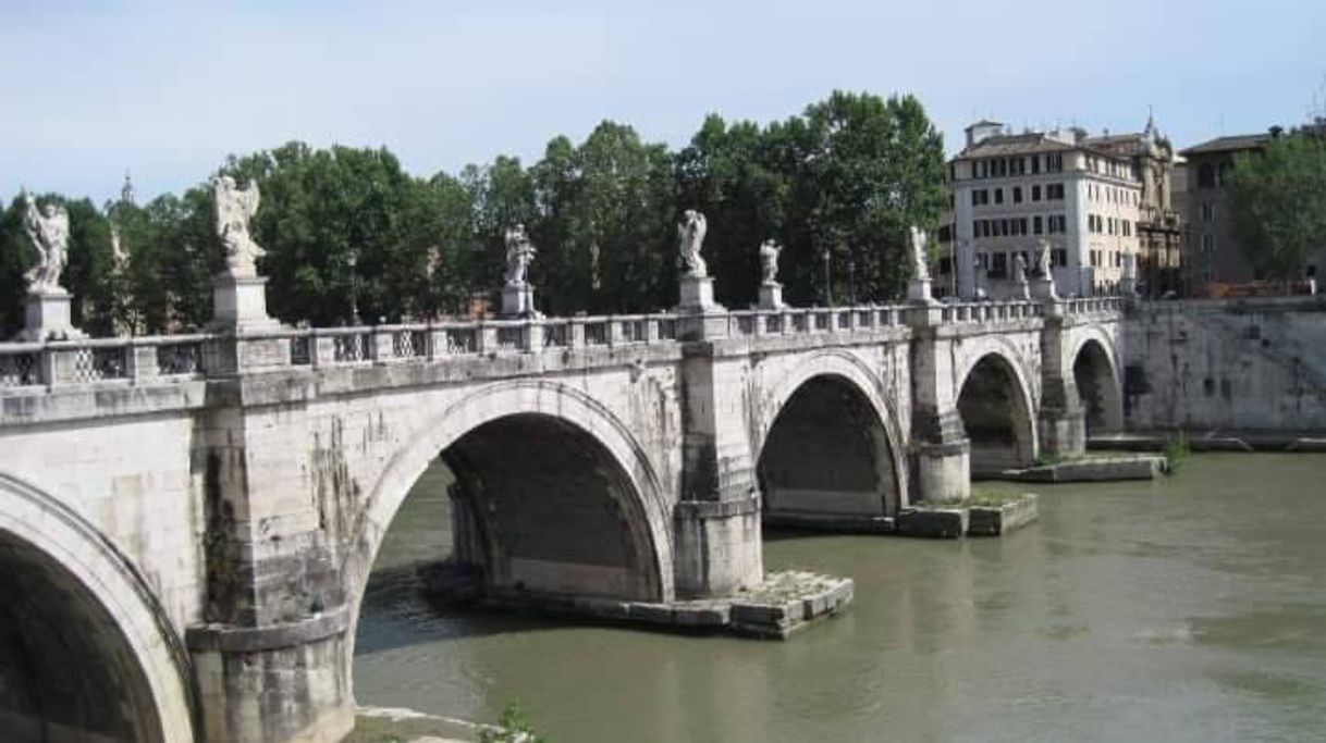 Place Fiume Tevere