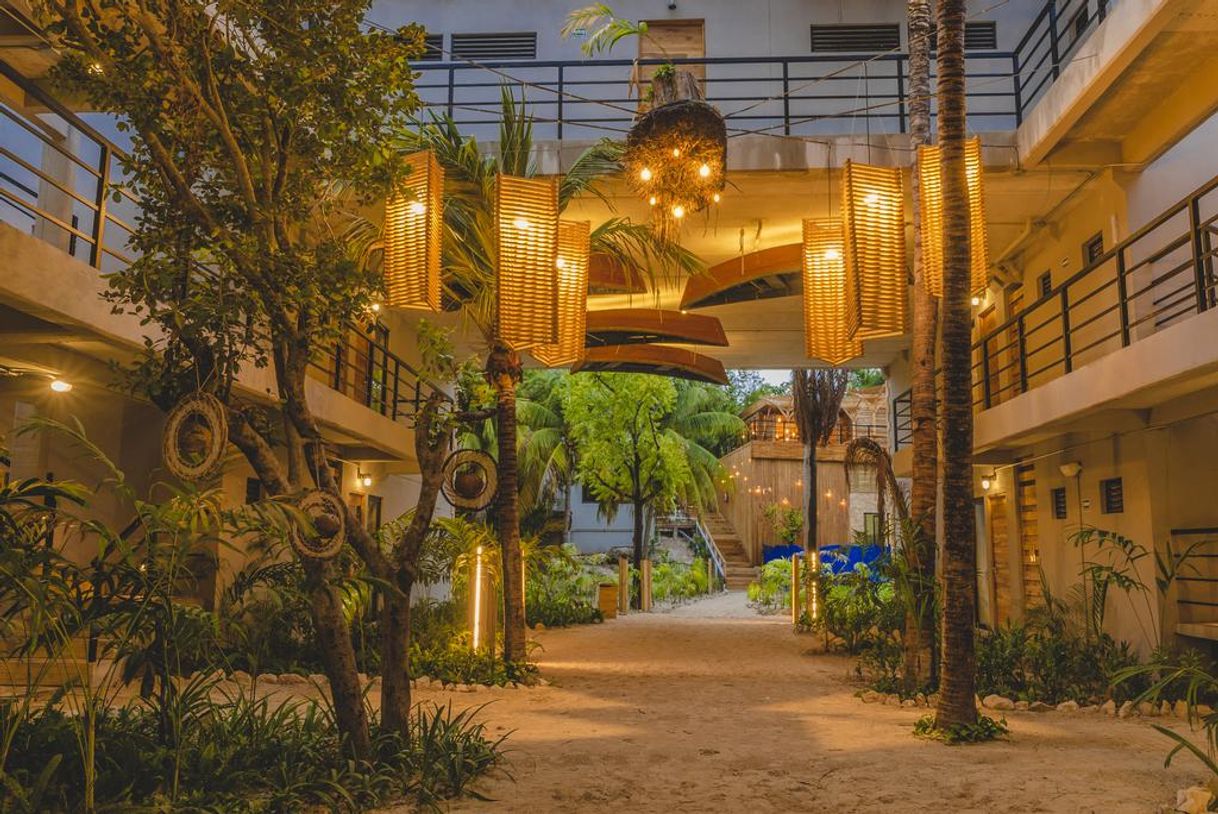 Lugar Nomads Hotel, Hostel & Beach Club Isla Mujeres