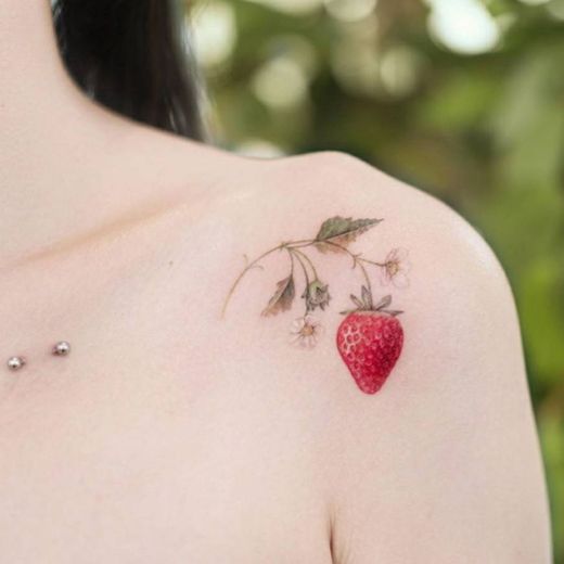 🍃🍓 strawberry tattoo