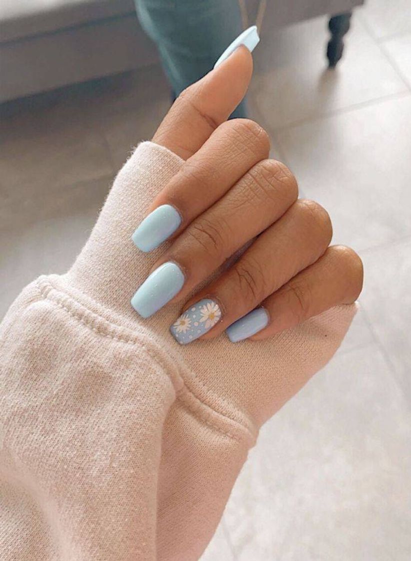 Moda Light blue nails