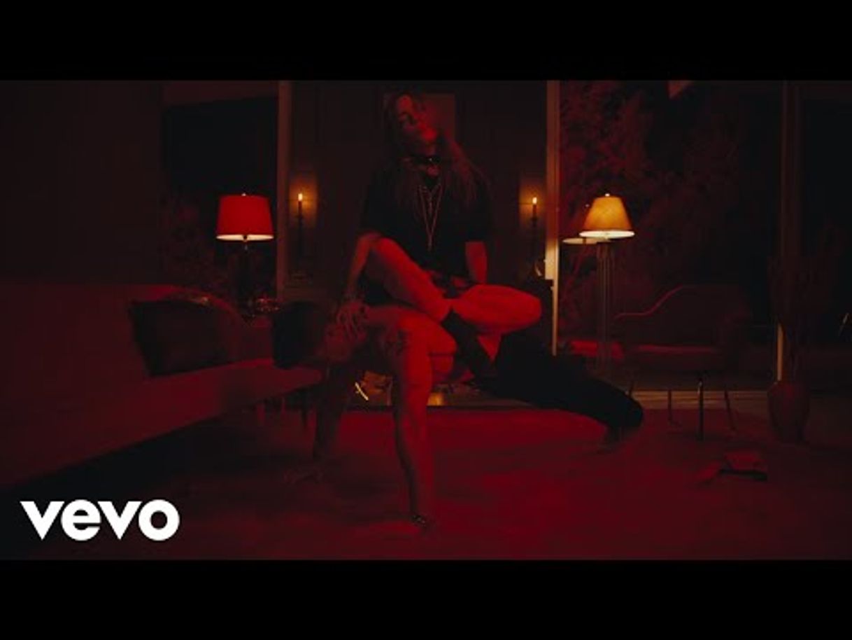 Fashion Billie Eilish - bad guy - YouTube