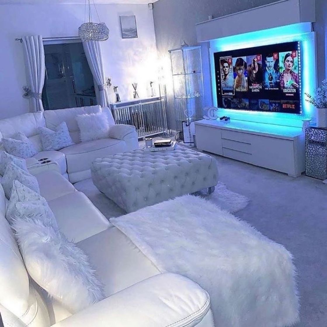 Social Living Room Decoration 