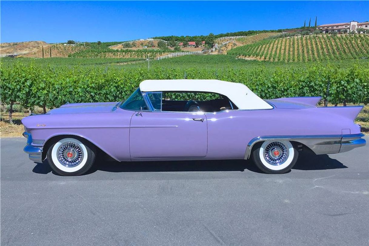 Fashion Wooow...Cadillac 💜