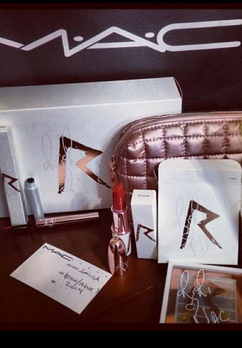 Social MAC x Rihanna Collection 2013