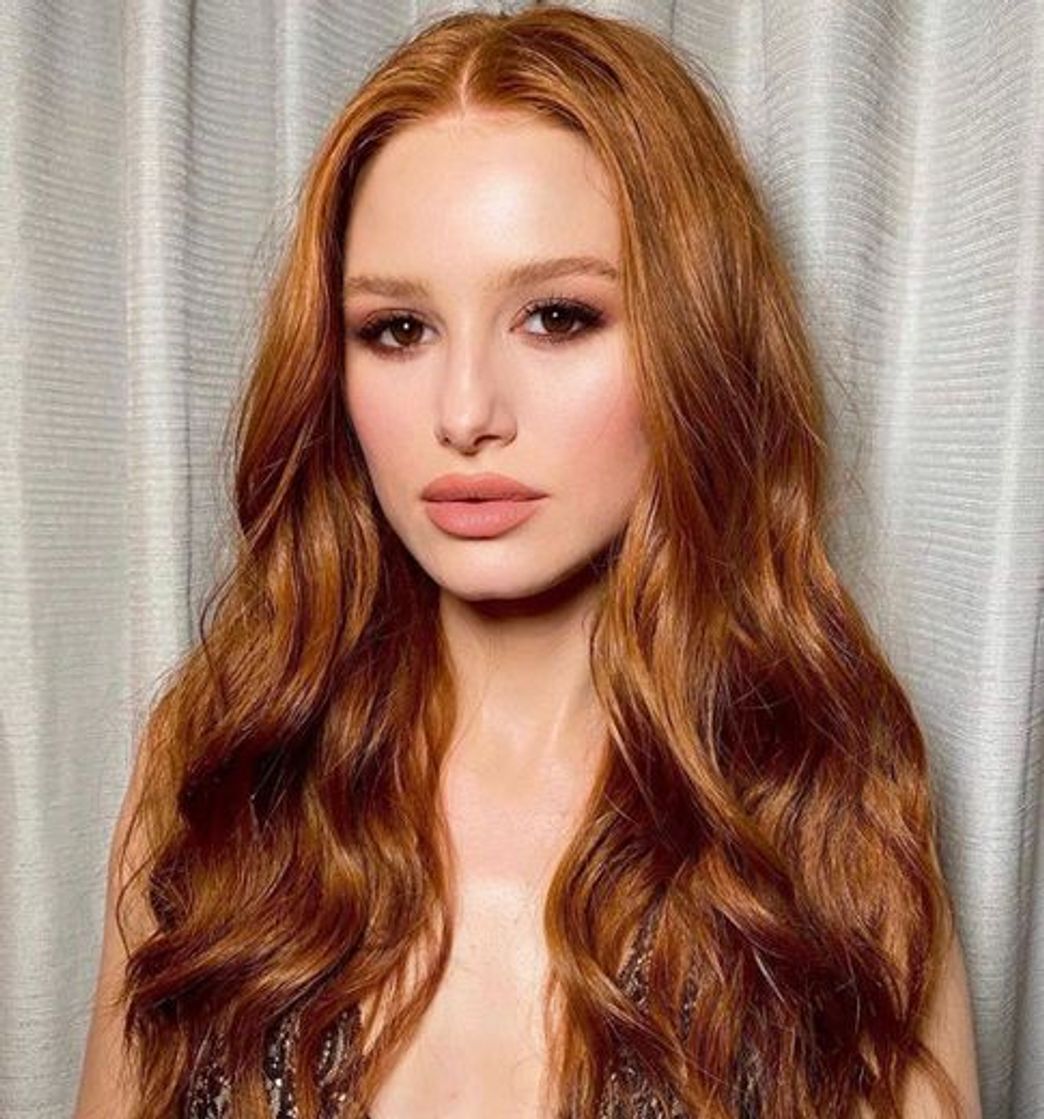 Moda Madelaine Petsch