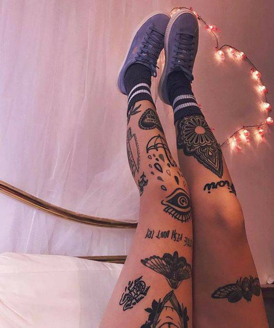 Fashion tatto na perna é lindo 