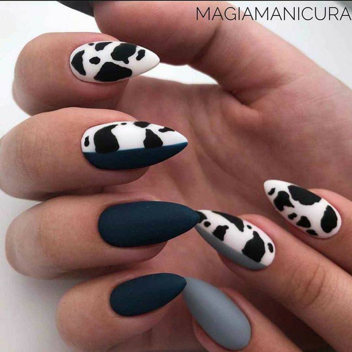 Moda Nails