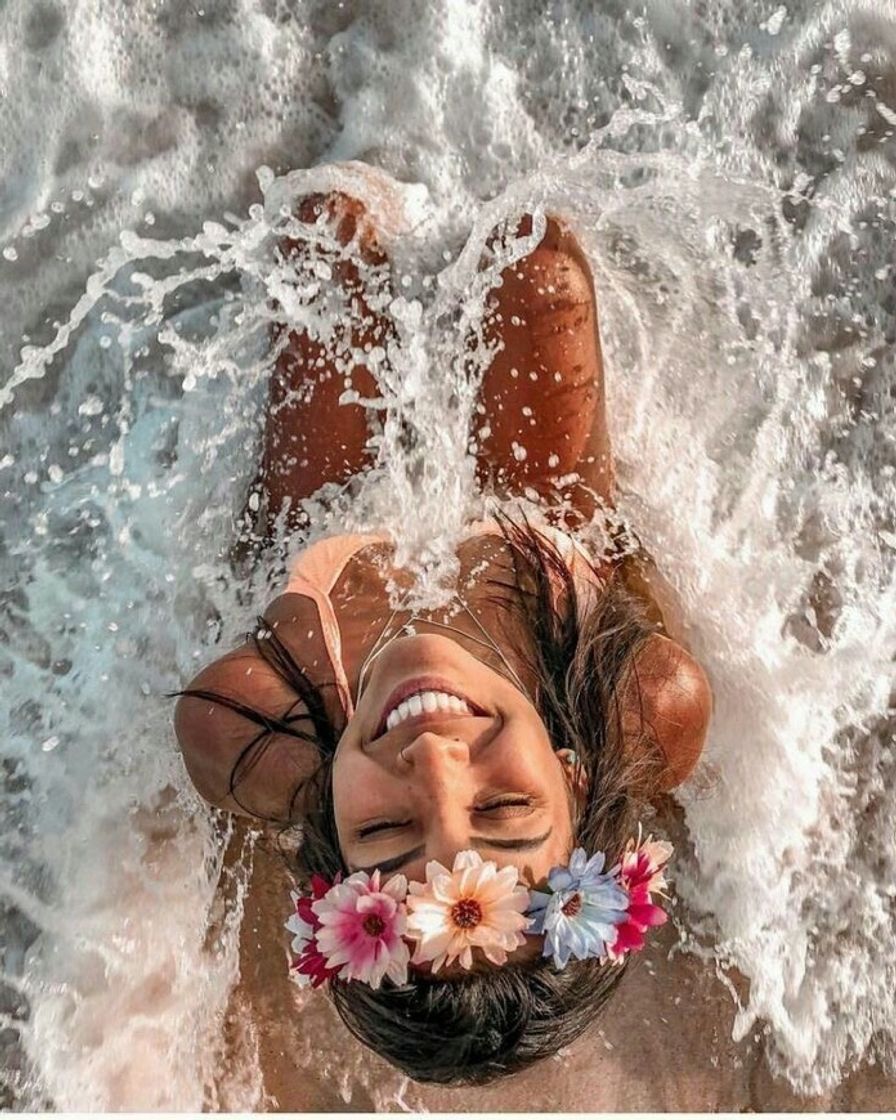 Moda • Smile, sea and flowers. •