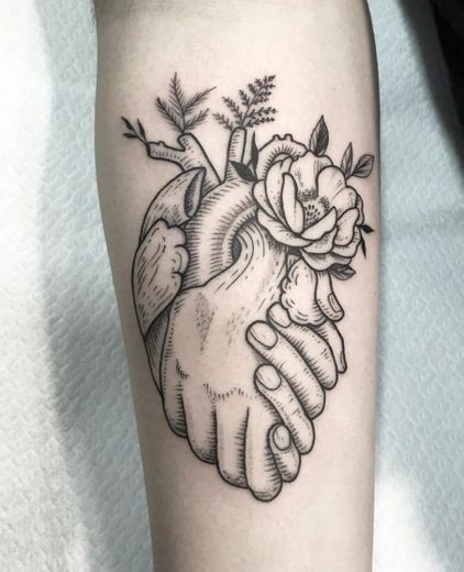 TATUAGEM CORAÇÃO COM FLORES ❤️💐