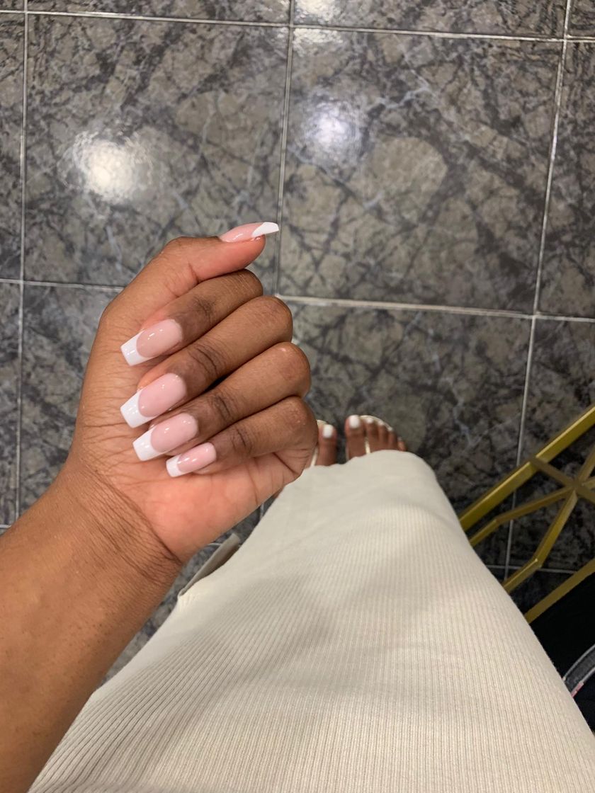 Social Babyboomers nails 🤍💗