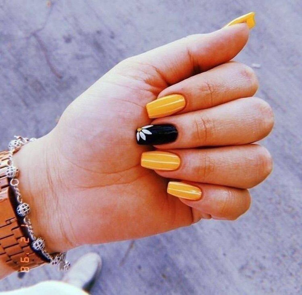 Moda Nails 