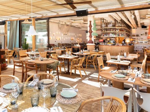 Julieta's, el restaurante que viaja a Ibiza de los años 60