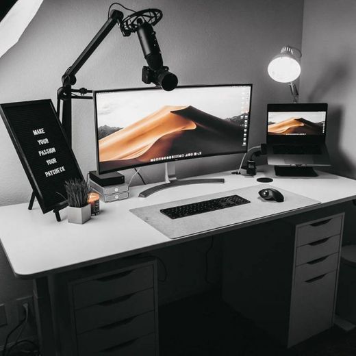 computer desk setup workspace