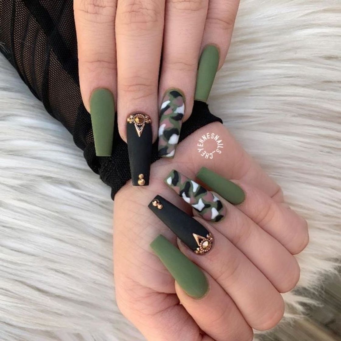 Moda Unhas militar 💚