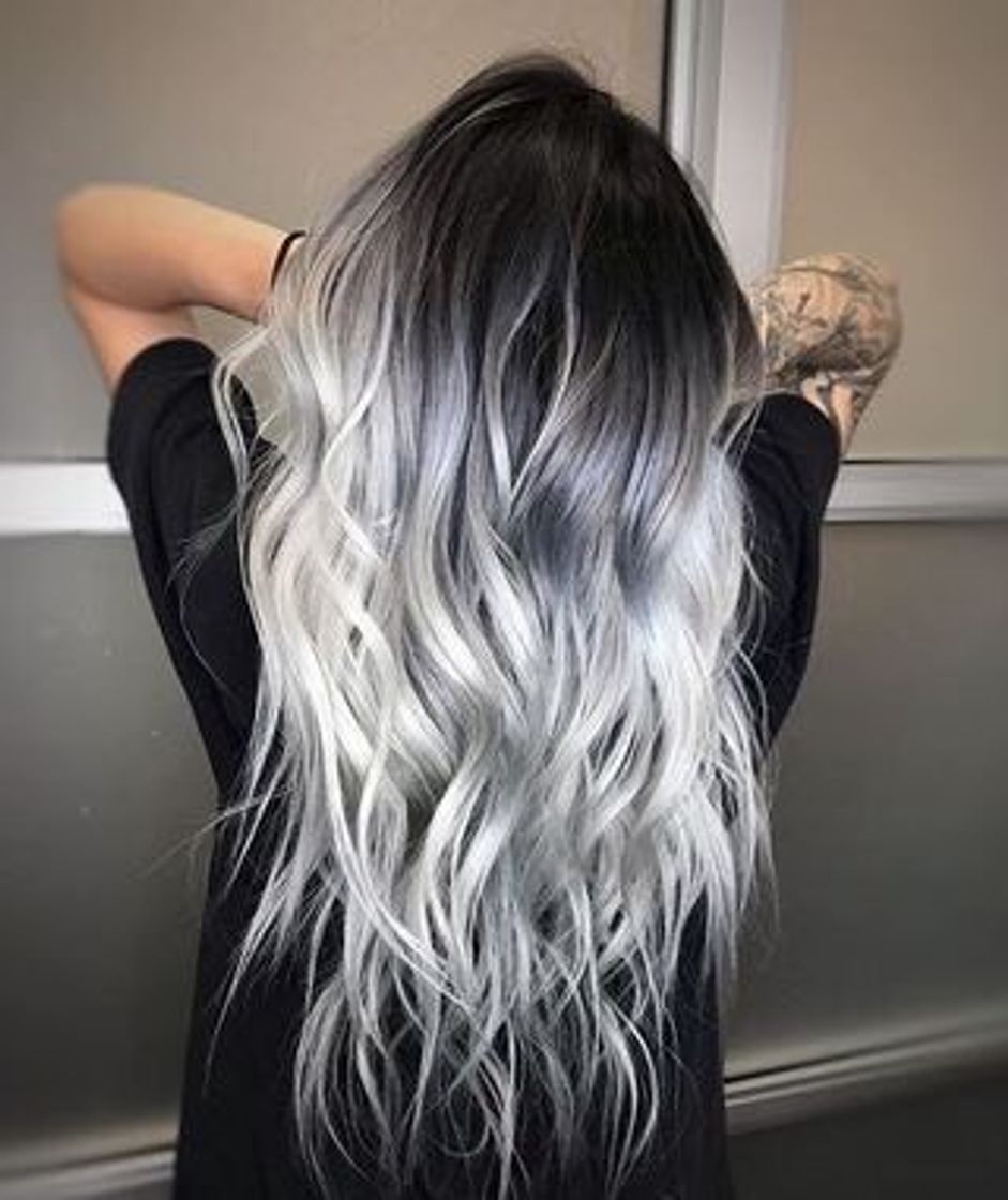 Fashion Cabelo platinado nas pontas 