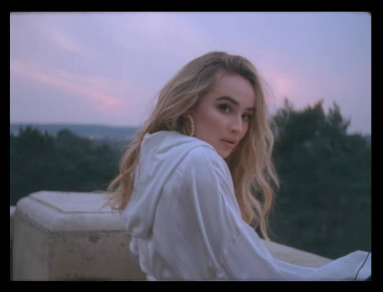 Moda paris - sabrina carpenter