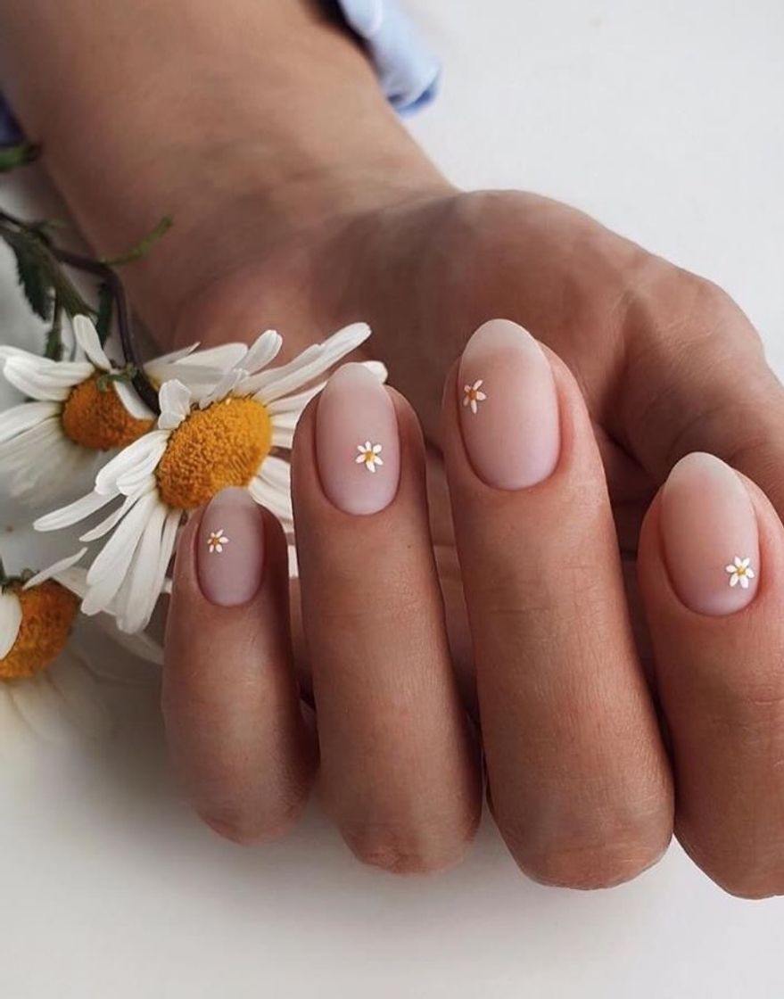 Moda Detalhes de flores na unhas