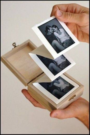 Caixinha com fotos polaroid. 
