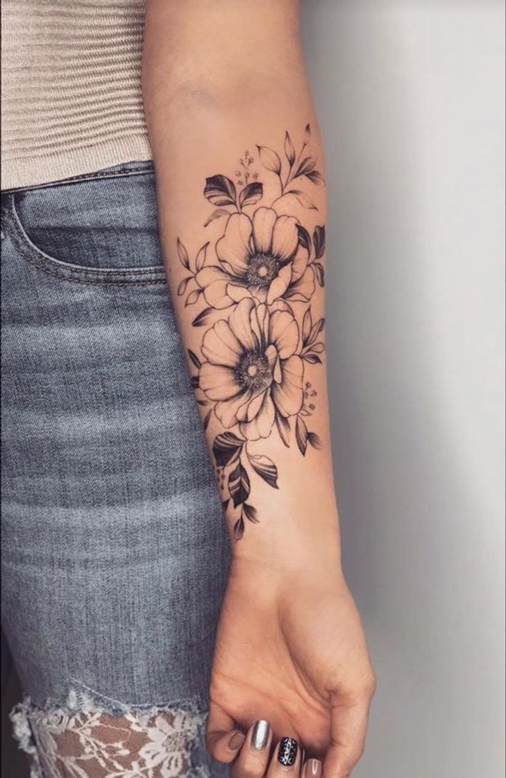Social Tatuagem super delicada com traços finos.