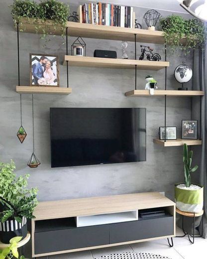 Uma sala com plantas