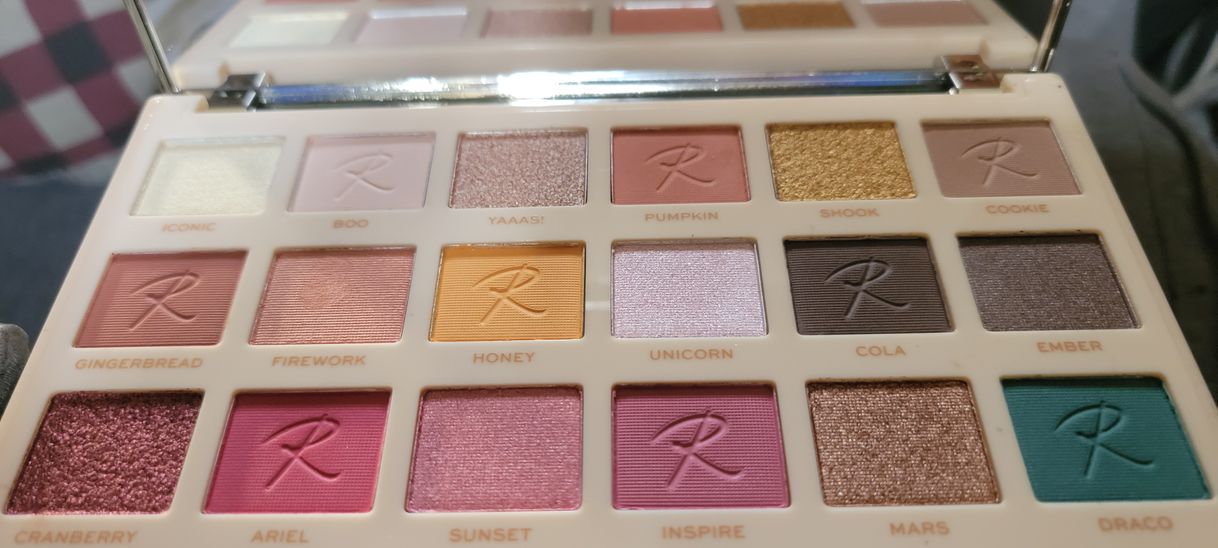 Belleza Revolution makeup Roxi pallette