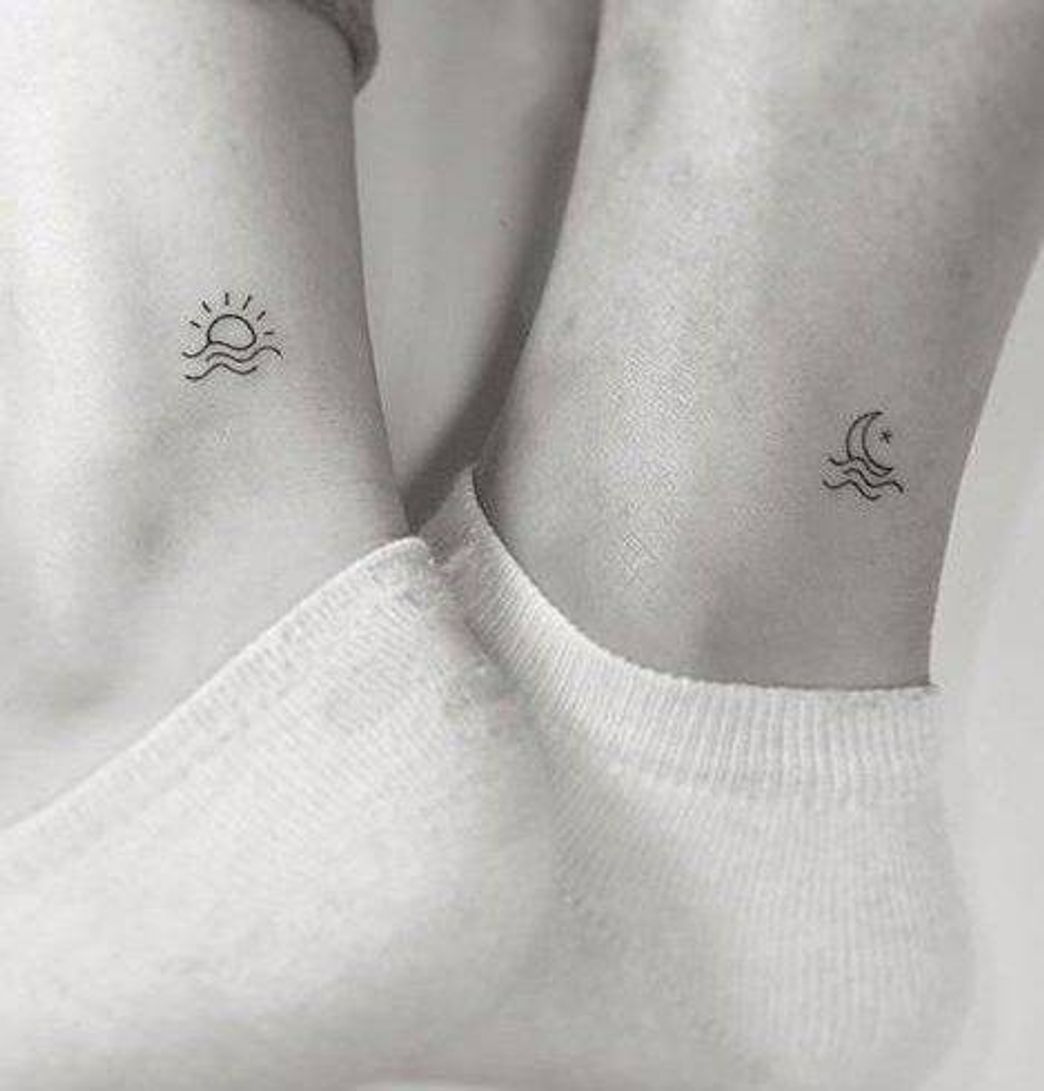 Moda tattoo minimalista 🌜🌚